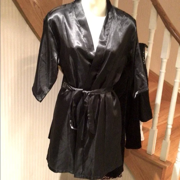 ⬇️Price Drop⬇️Black satin O/S bridesmaid written in rhinestones robe like new - Picture 1 of 4